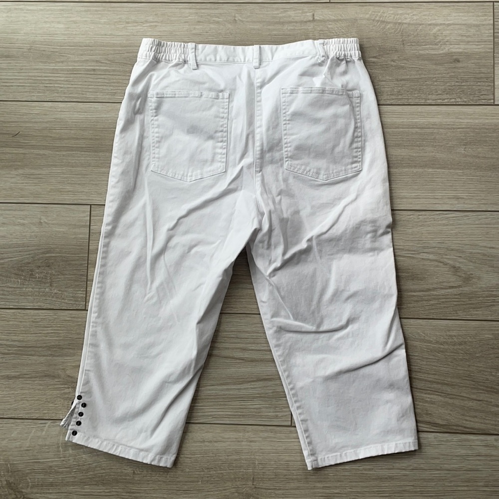 Ruby Rd. favorite white capris - never worn - Picture 4 of 4